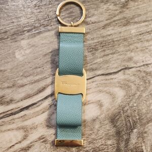 Ferragamo Vara Bow Keychain Gold.